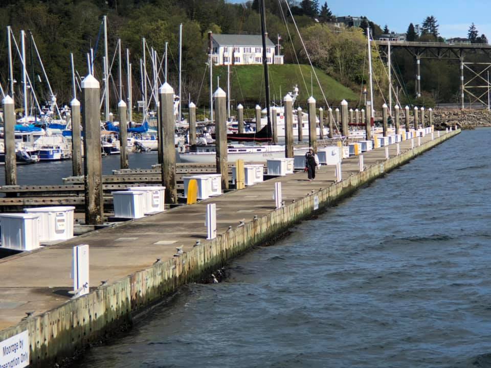 We rambled across Puget Sound to Elliott Bay Marina to hook up wit