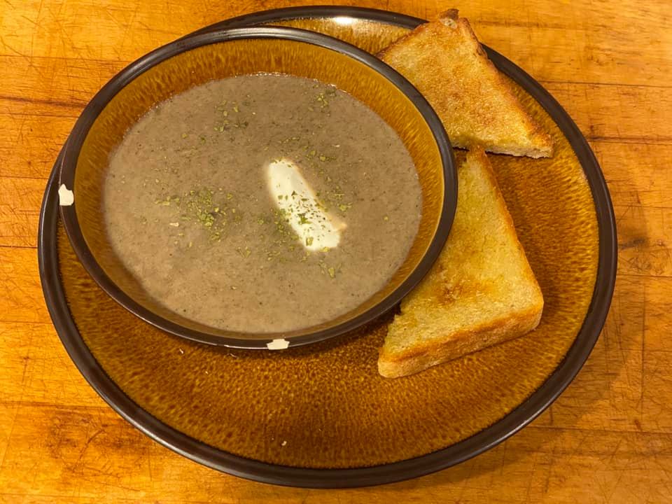 First food course: cream of mushroom soup